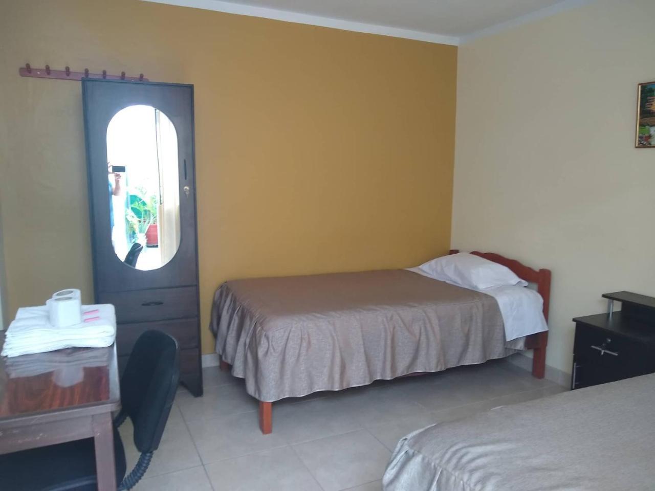 Hospedaje Golden Inn كامانا المظهر الخارجي الصورة
